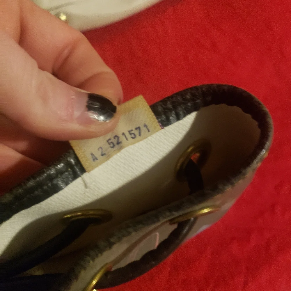 Designer purses - Picture 5 of 9